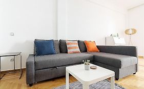 Spacious Two Bedroom Apartment In Central Location