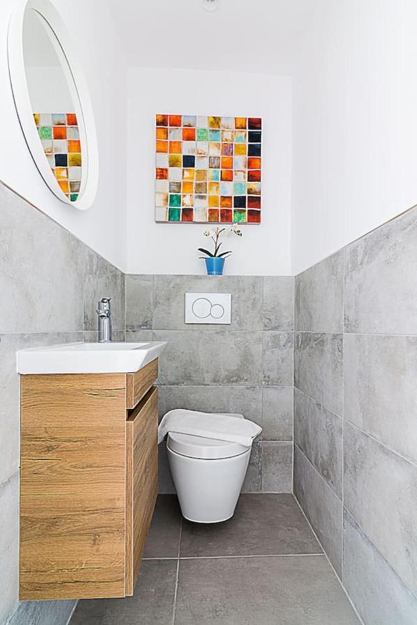 Spacious Two Bedroom Apartment In Central Location Athènes Extérieur photo