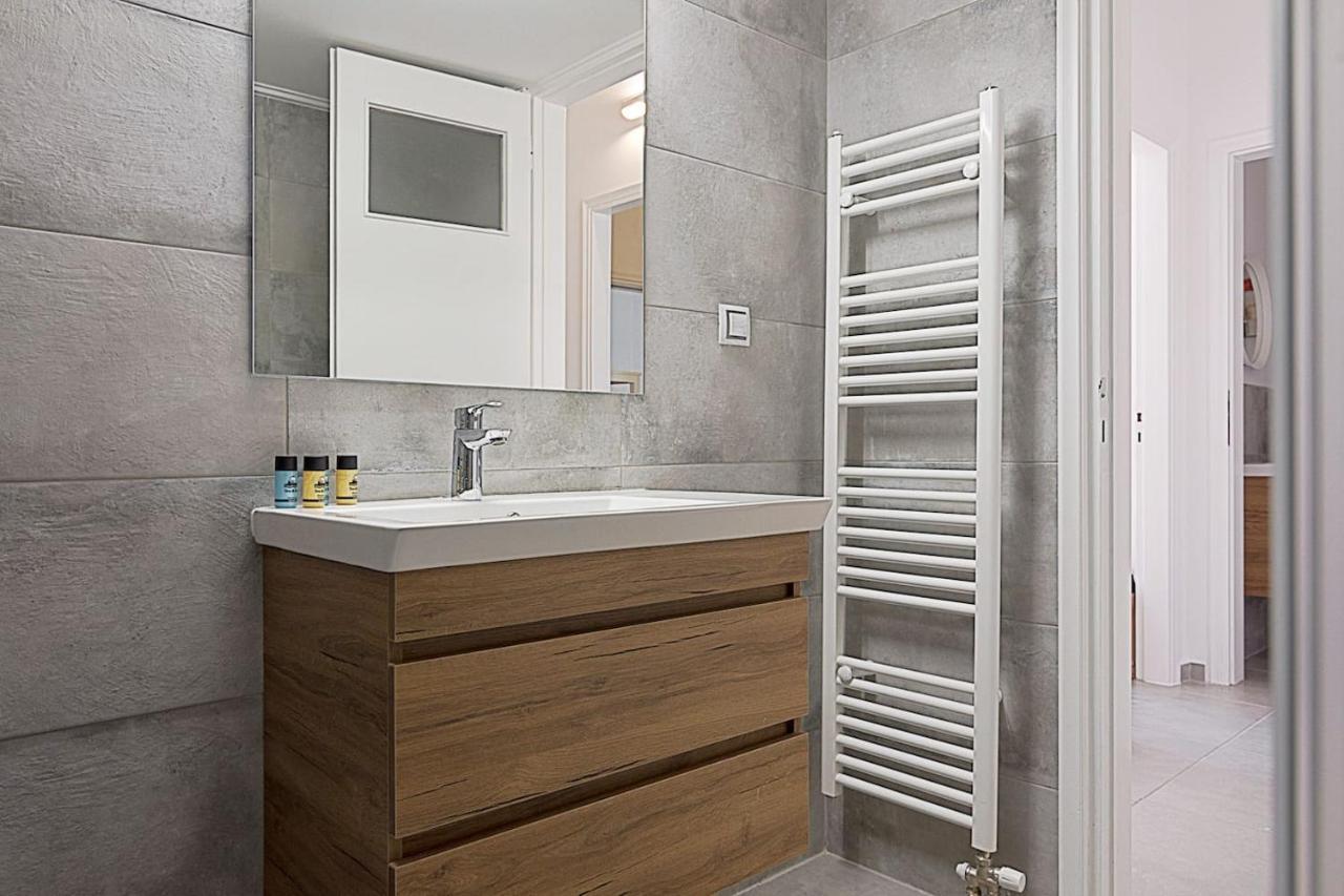Spacious Two Bedroom Apartment In Central Location Athènes Extérieur photo