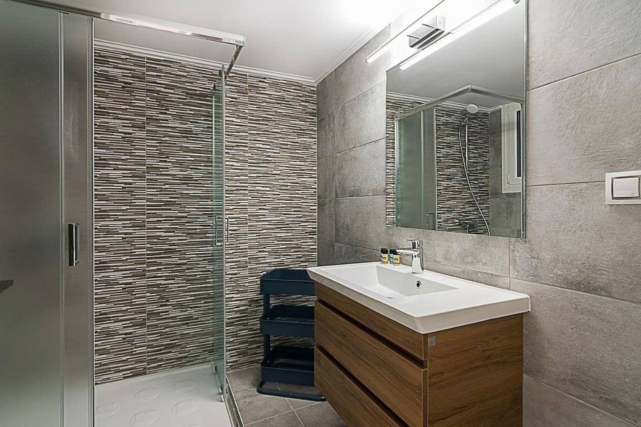 Spacious Two Bedroom Apartment In Central Location Athènes Extérieur photo