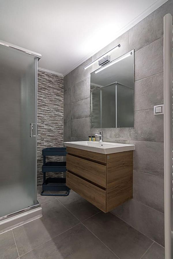 Spacious Two Bedroom Apartment In Central Location Athènes Extérieur photo